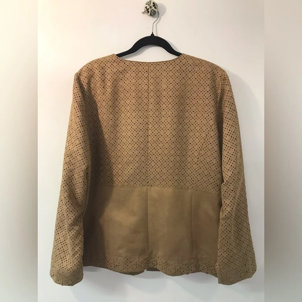 Chico’s Faux Suede Scalloped Jacket Tan Women’s size 3 - Picture 5 of 8
